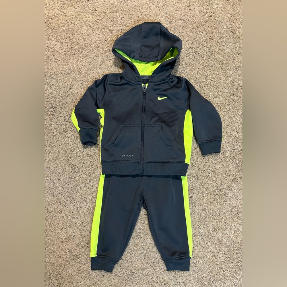 Nike Black and Lime Green Sweatsuit, size 12 months.